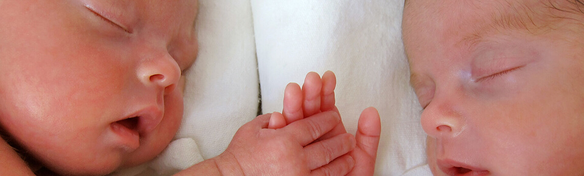 ¿Cómo son los embarazos de gemelos? | Más Abrazos by Huggies